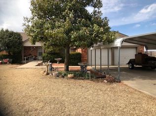 129 S Robinson Ave, Mangum, OK 73554