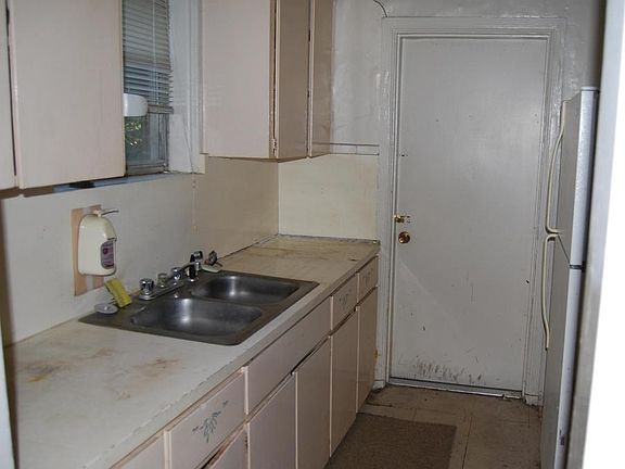 5th image of 2840 Doric Ave