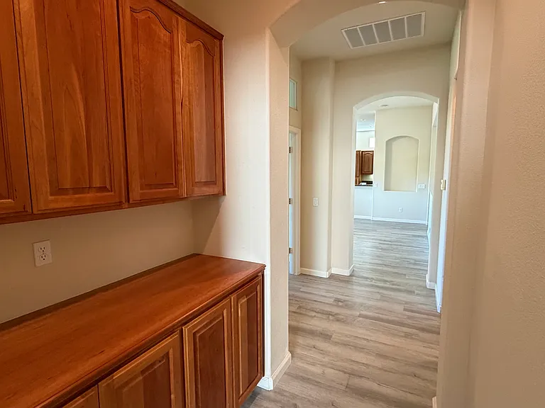 729 Richardson Dr — Photo 20