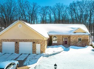 1903 Robindale Dr, Houghton, MI 49931