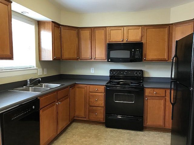 1st image of 329 S Amsterdam Ct