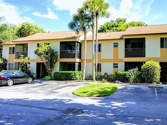 2nd image of 512 Gardens Dr APT 102