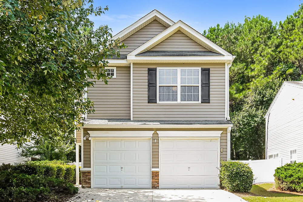 3 bed, 2.5 bath, 1596 sqft, $1,995 — Photo 1