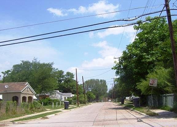 2nd image of 2407 Bethurum Ave