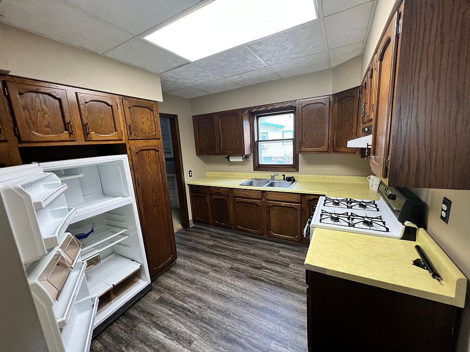 1st image of 106 Hague Ave N