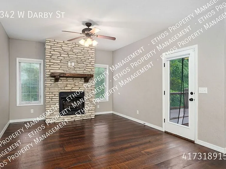 2342 W Darby St — Photo 12