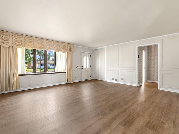 5th image of 17606 N Burnham Ave