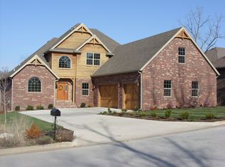 5371 S Woodfield Ave, Springfield, MO 65810