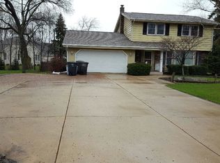 5210 S 43rd St, Greenfield, WI 53220