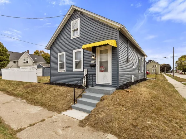 1143 S 23rd St, Manitowoc, WI 54220