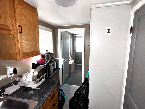 4th image of 10 E 3rd St
