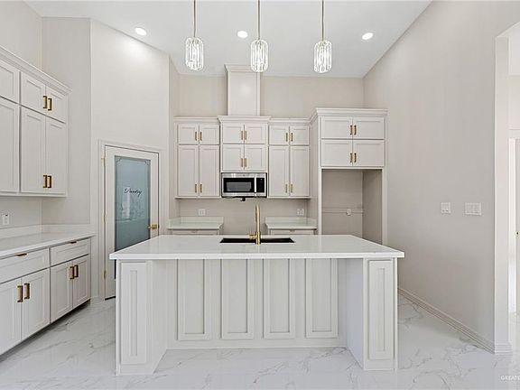 3rd image of 2905 Rosalia Cir