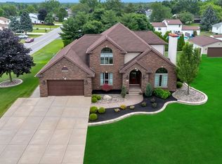 8215 Cherry Ln, Niagara Falls, NY 14304