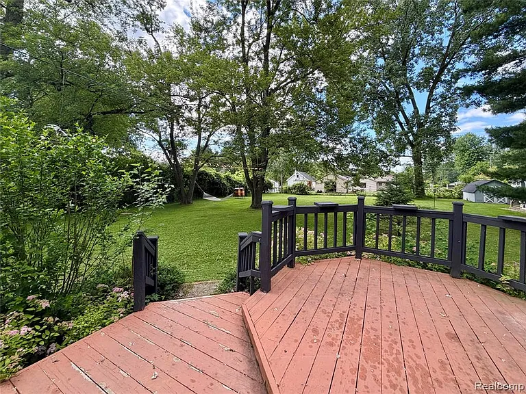 306 Michelson Rd — Photo 25