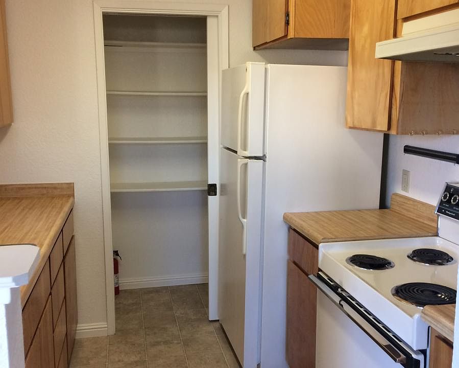 1st image of 1685 Portola Ave APT 3