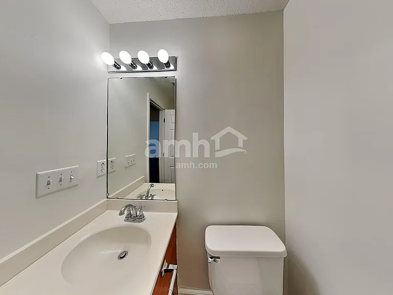 60 Falcon Ct — Photo 17