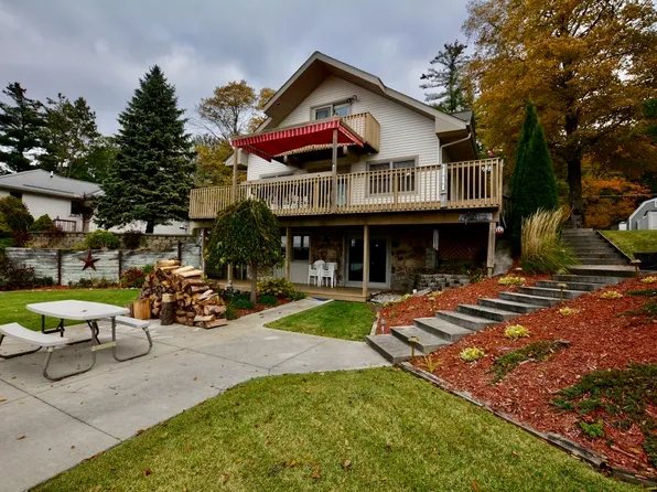 3183 N Lakeview Dr, Sanford, MI 48657