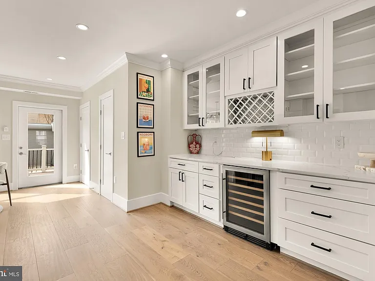 432 Emerson St NW — Photo 15