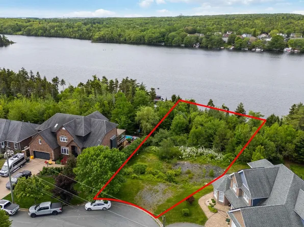 78 Edgewater Close, Dartmouth, NS B2W 6S3