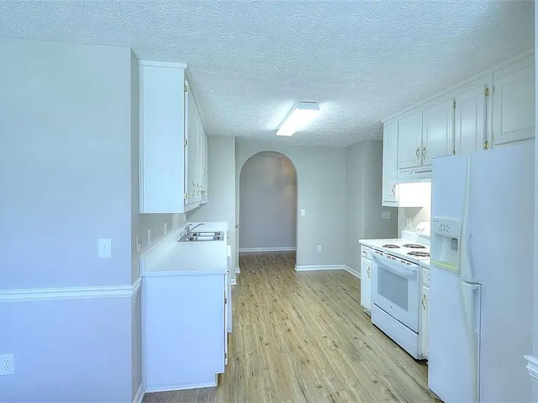 4160 Janel Ln — Photo 32