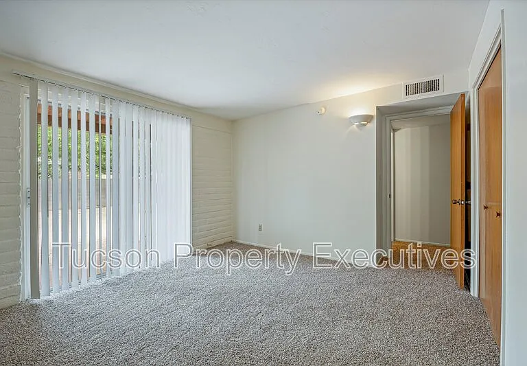 3534 N Palmer Dr — Photo 22