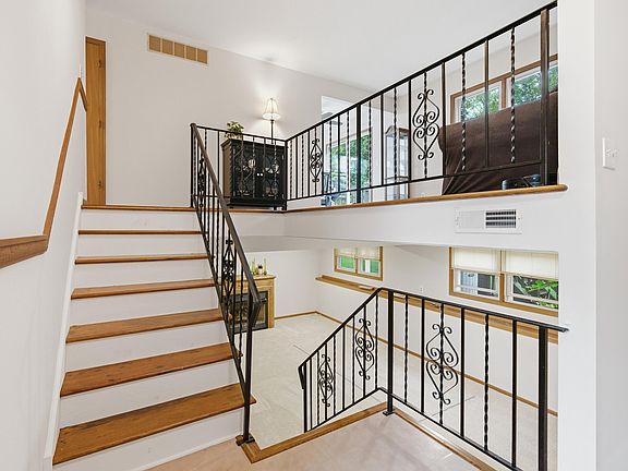 3rd image of 17524 Willowbrook Dr