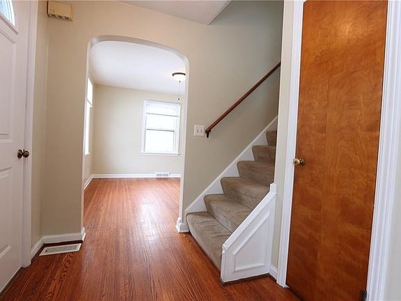 3rd image of 499 Covewood Blvd