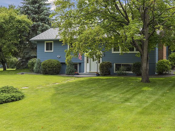 3rd image of 465 Weston Ln N