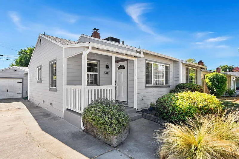 3 bed, 2.0 bath, 1494 sqft, $3,700 — Photo 3