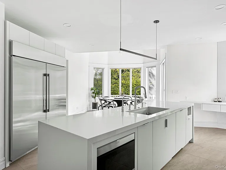 144 Round Swamp Rd — Photo 10