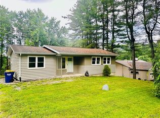 5850 Winacre Dr, La Fayette, NY 13084