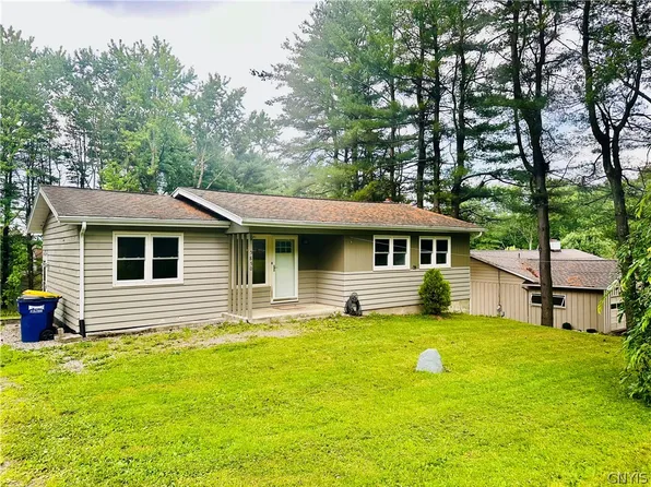 5850 Winacre Dr, La Fayette, NY 13084