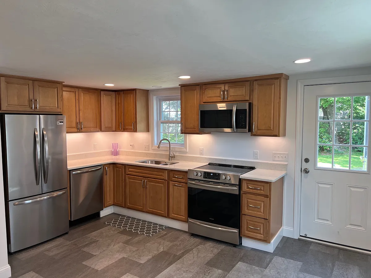 Eat in kitchen with lots of storage and dishwasher - 17-17A Pleasant St
