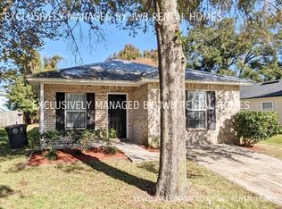 55 Lewis St, Atlantic Beach, FL 32233