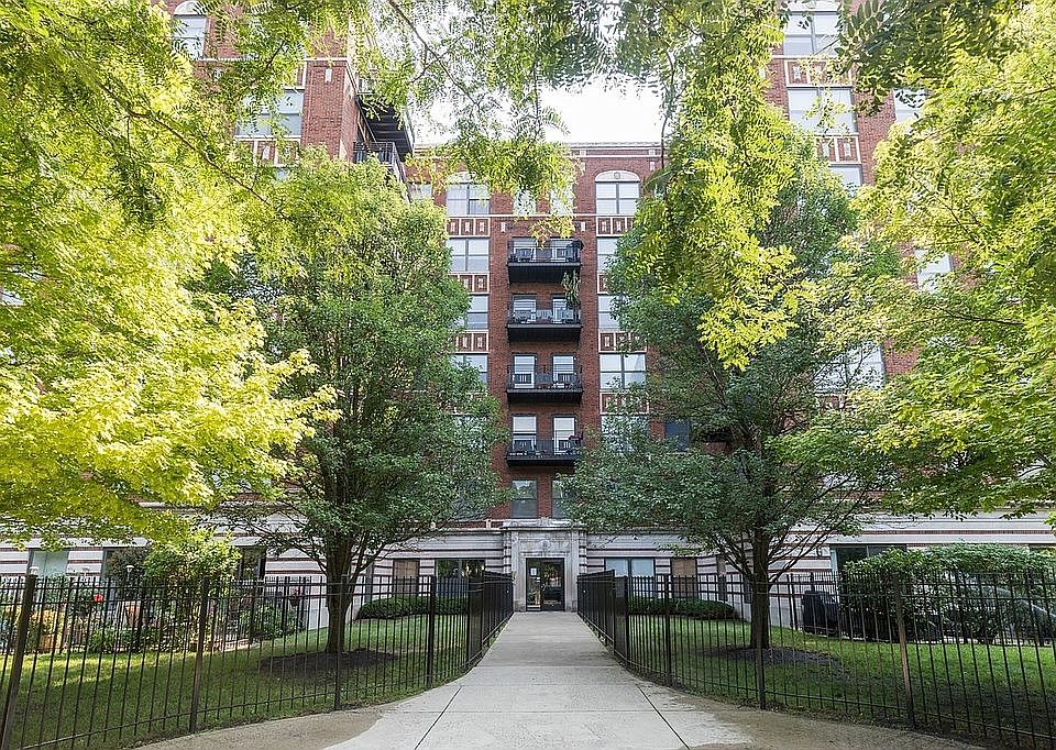 2nd image of 4537 S Drexel Blvd APT 704