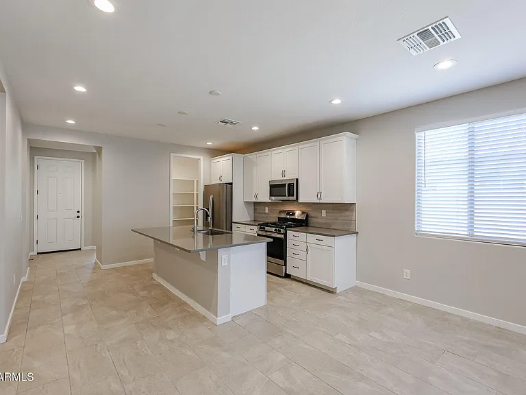 10813 W Tonto St — Photo 4