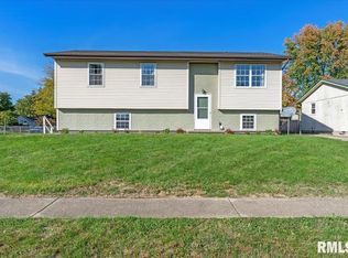 2901 Stokebridge Rd, Springfield, IL 62702