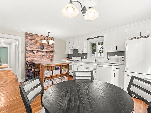 5th image of 8 Moore Rd