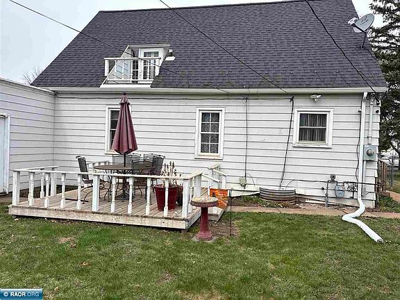 4th image of 1110 Minnesota St