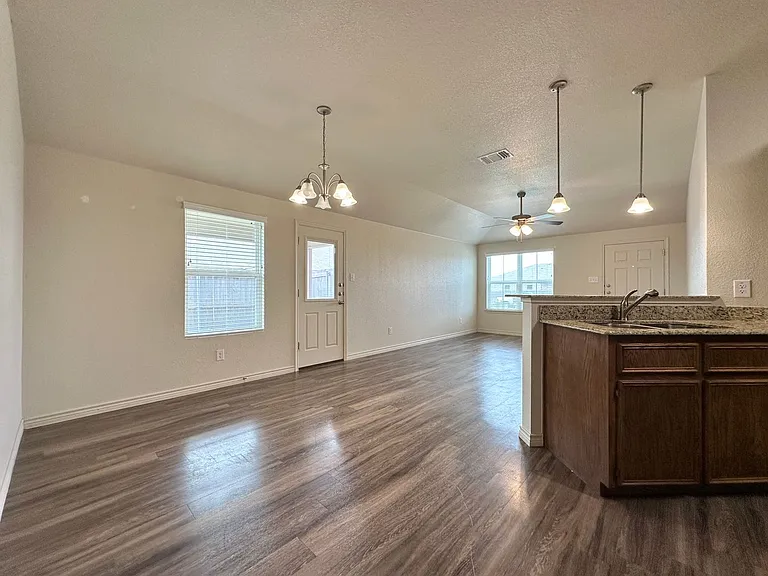 906 Childress Dr — Photo 15