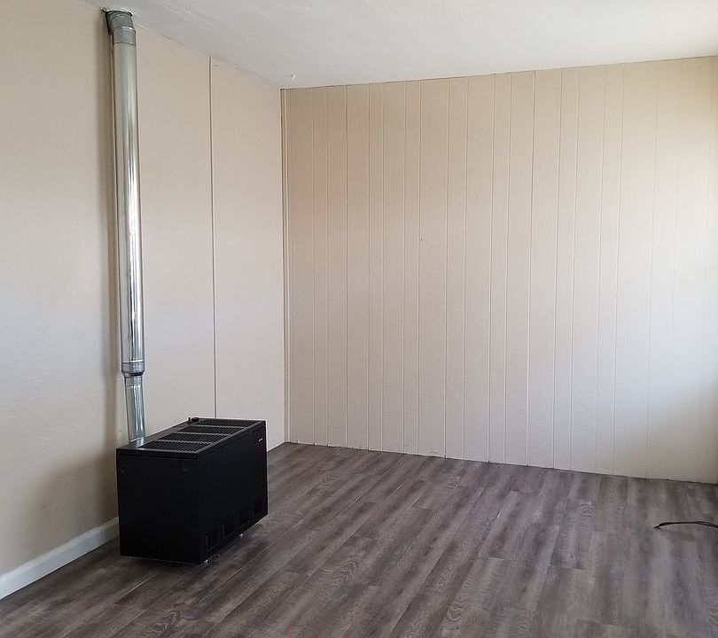 2nd image of 2044-2050 S Broadway St #9