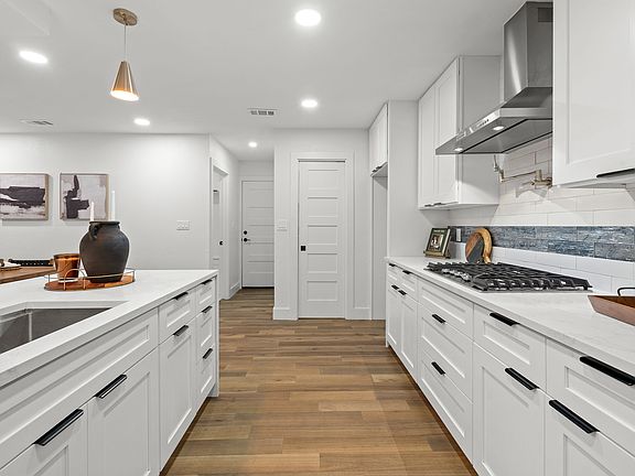 3rd image of 9342 Springwater Dr