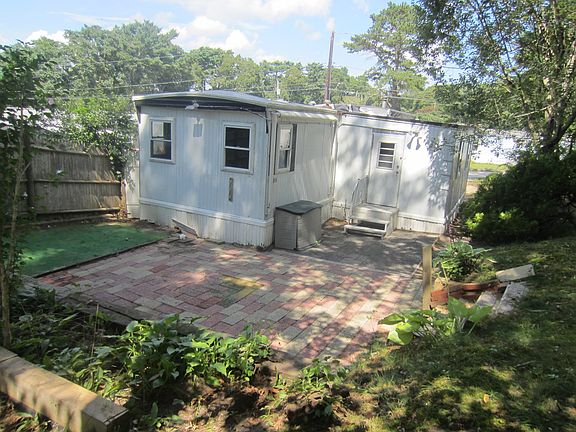 3rd image of 8 Kristen Ln