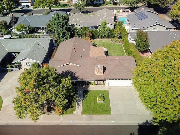2nd image of 605 Mayflower St