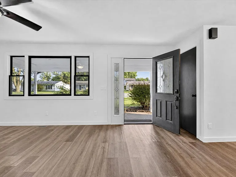 611 Greenfield Dr — Photo 3