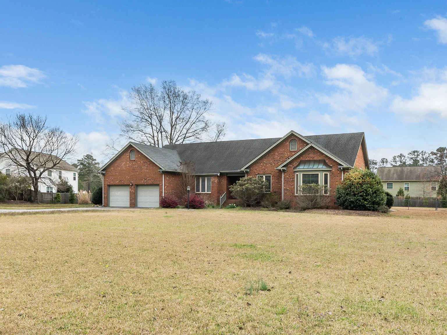 3 bed, 3.0 bath, 2504 sqft, $2,800 — Photo 1