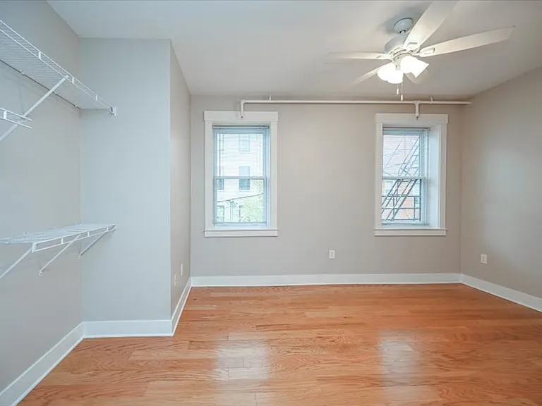 515 E 12th St #4 — Photo 9