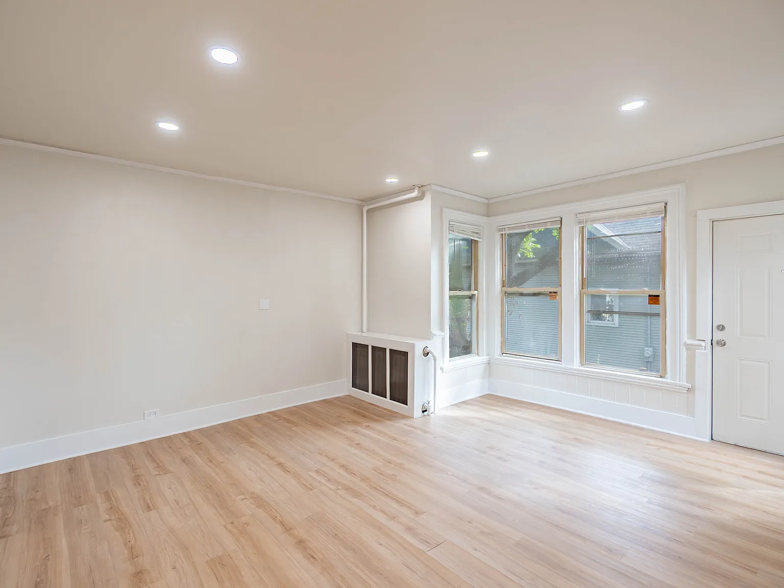 3 bed, 1100 sqft, $2,450 — Photo 4