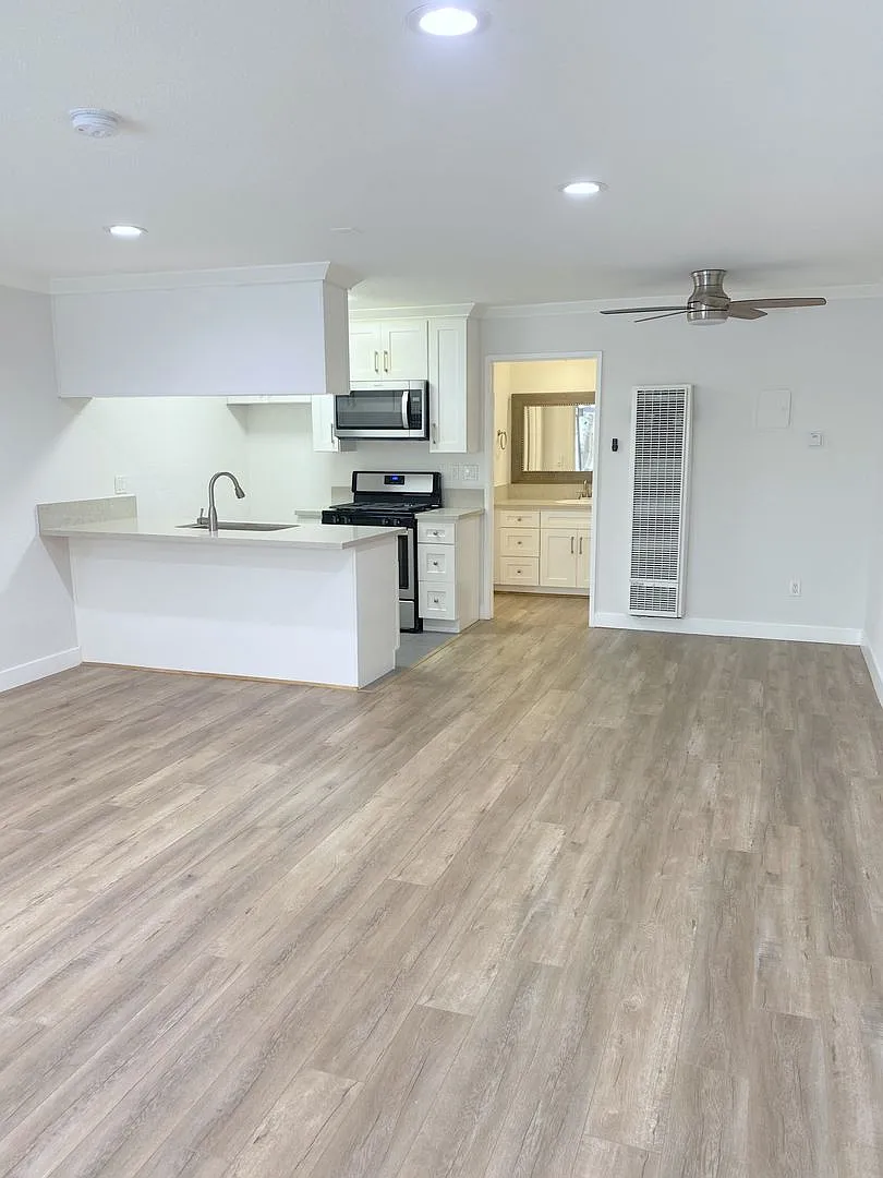 Building Photo - 13049 Oxnard St #1-17