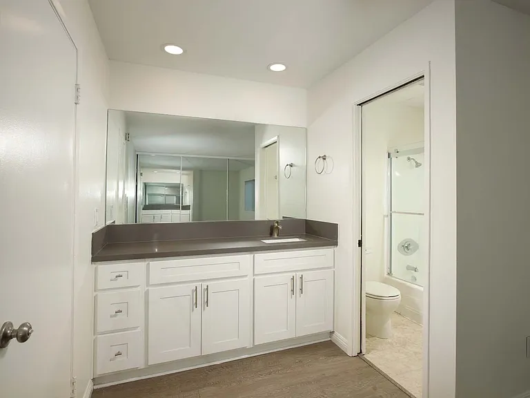 441 W Burchett St — Photo 32